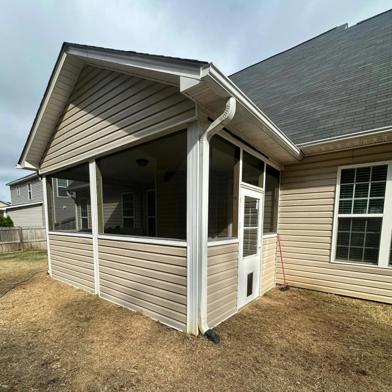 new screen room construction